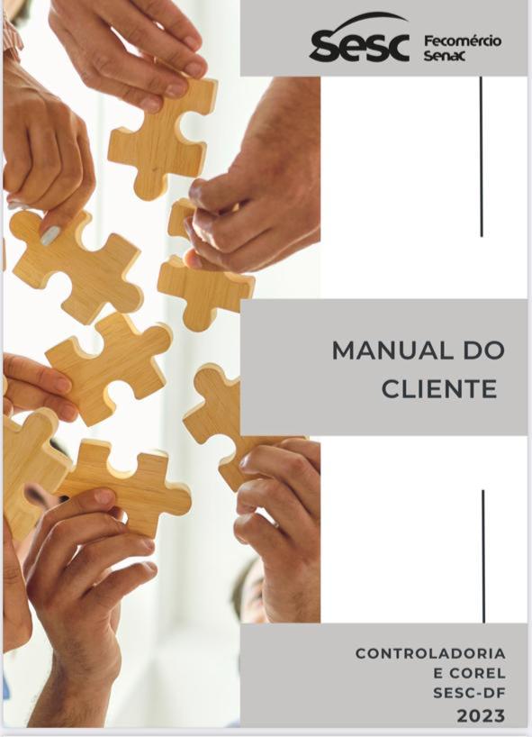 Capa do livro do manual do cliente com peças de quebra-cabeça de madeira